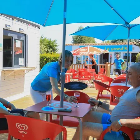 Mobil Confortable Avec Terrasse Pour 4 Personnes, Proche - Api-1-52-1485 Kemp La Faute-sur-Mer